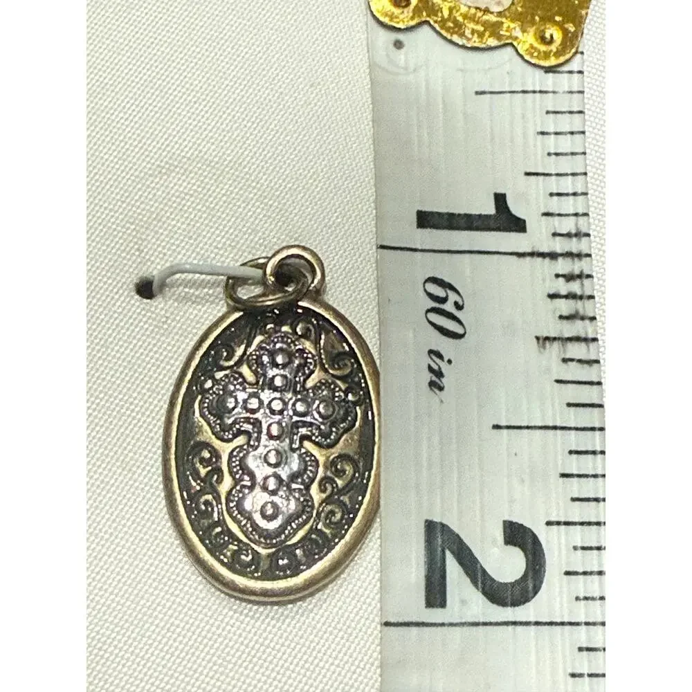 Holy Cross Oval Pendant Necklace NIB Silver Chain Christian Gift Unmarked